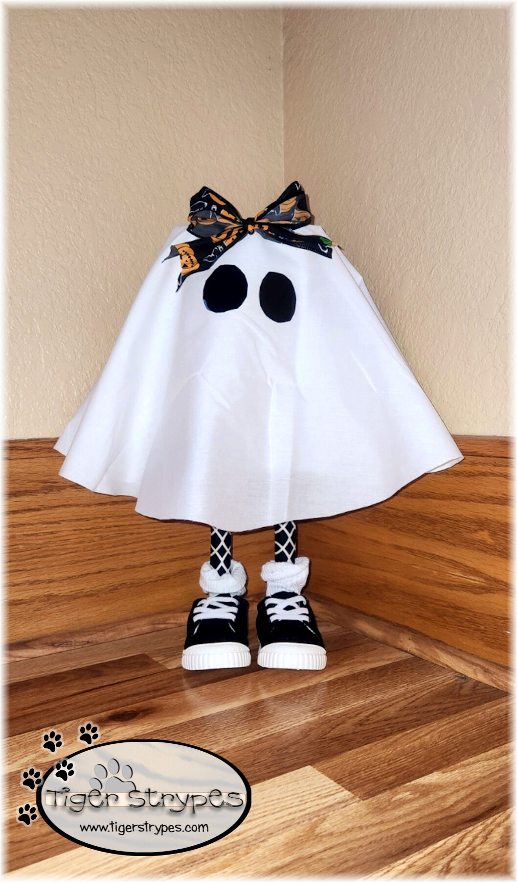 Halloween Ghost Craft #DIY #TigerStrypesBlog, image size:1057x1800